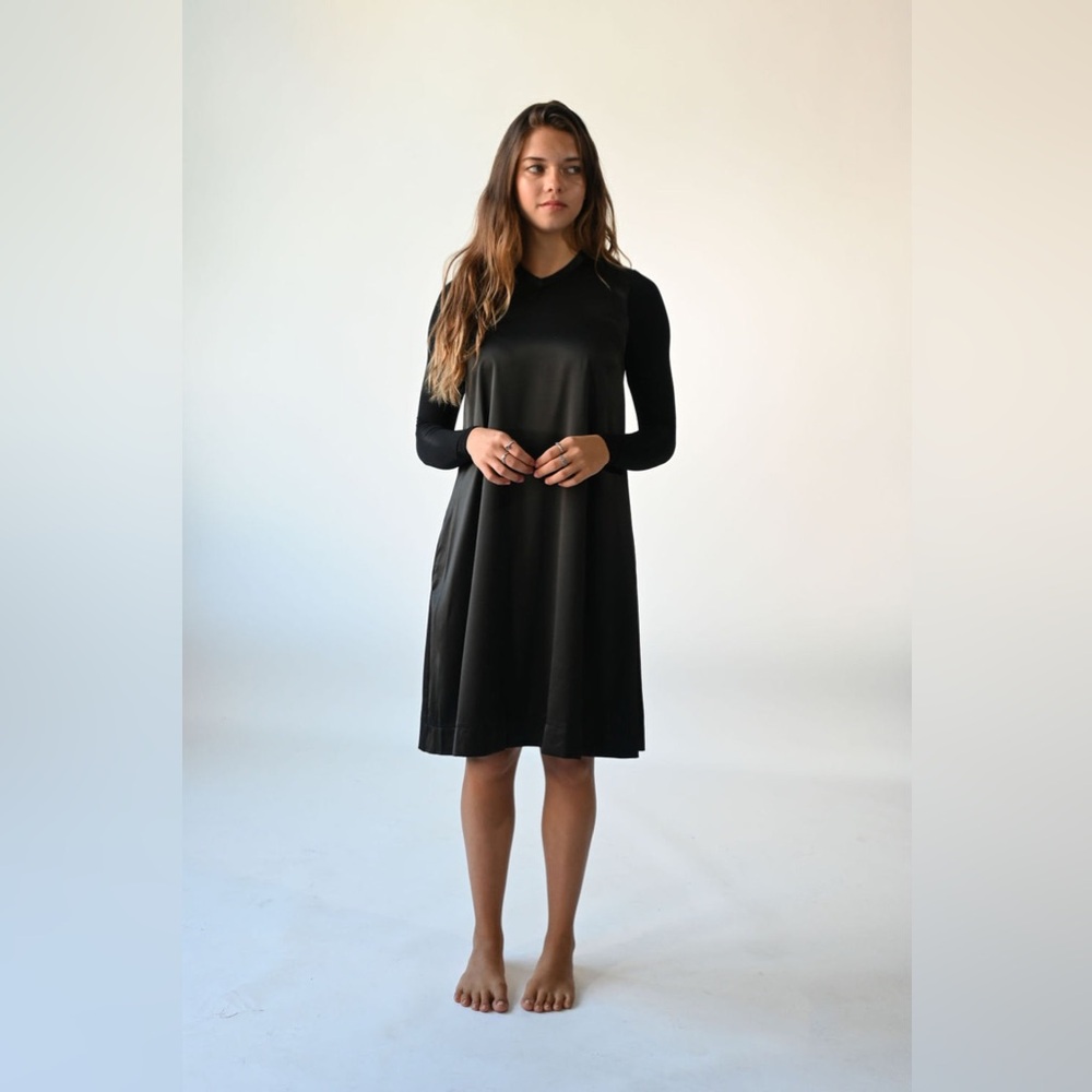 SHORT TARA DRESS By Tess - Picture 2 of 13